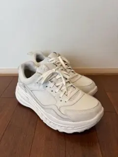 UGG スニーカー ホワイト系 厚底 レザー 26cm メンズ 白