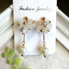 ファッションピアス/イヤリング ホワイト 花 パール(ハンドメイド)