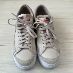 Nike ピンクベージュ 厚底スニーカー