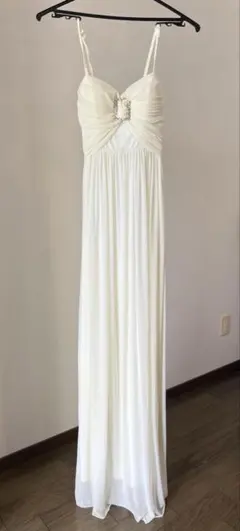 ホワイトロングドレス ビジュー付き