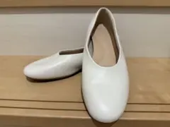 ホワイト フラットシューズ　コンフィールタッチラウンドシューズ　ユニクロ