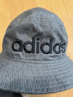 adidas グレー バケットハット