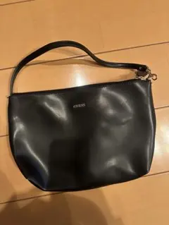GUESS ブラック ハンドバッグ