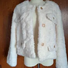 フェイク　ホワイトファーコート ゴールドボタン付き