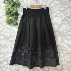 美品 miumann h 黒 フレアスカート 花柄刺繍 ゴムウエスト エレガント