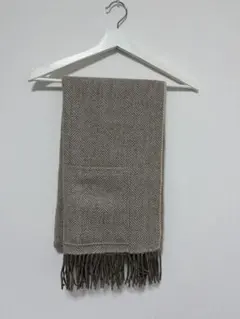 ヘリンボーンパターン ベージュ系マフラー