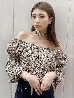 EMODA オフショルダー レオパード トップス
