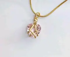 ハート型クリスタルネックレス