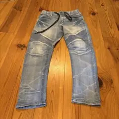 バイカー風ライトブルーデニムパンツ