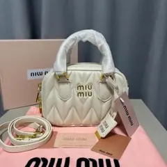 MIU MIU ホワイト キルティング バッグ