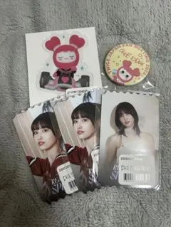 TWICE モモ オンラインくじ フォンタブ トレカ 缶バッジ