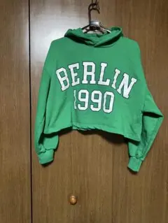 ZARAショート丈身幅たっぷりパーカー