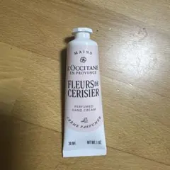 L'Occitane Fleurs de Cerisier ハンドクリーム