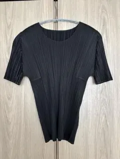 PLEATS PLEASE ISSEY MIYAKE トップス ブラックのサムネイル