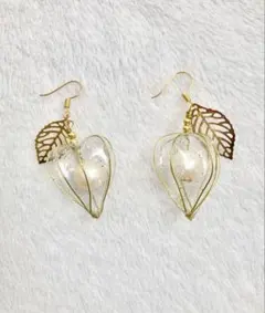 春新作☆ディップフラワーの鬼灯ピアス　※無料イヤリング・樹脂NHピアス変更可能