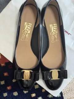 正規品フェラガモ　ヴァラ・リボン パンプスNERO24.5cmイタリア製