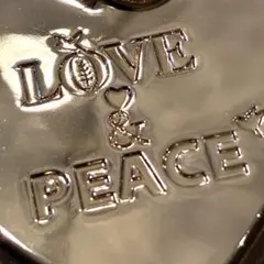 【美品】ハート型 バッグチャーム 「Hug me / LOVE & PEACE」
