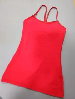 lululemon タンクトップ　レッド パイソン柄ストラップ　サイズ２のサムネイル