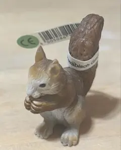 Schleich シュライヒ　リス　食事中　廃盤　タグ付き　動物フィギュア