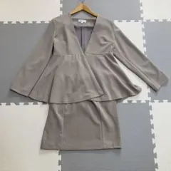 ノーカラージャケット スカートのセット ベージュ 長袖 フレア