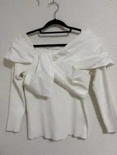 最終値下げアプワイザーリッシェ　ツイストリボンネックニット