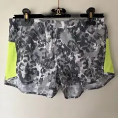 Old Navy Active ショートパンツ レオパード柄 Sサイズ　M相当のサムネイル