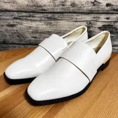 新品CHARLES & KEITH クラシック スクエアトゥ　ローファー 白のサムネイル