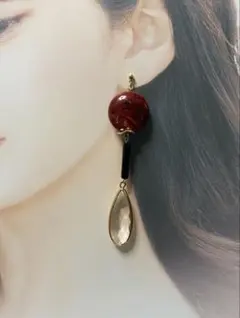 ハンドメイド　エレガントな赤いロングピアス　#10