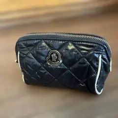モンクレール　ブラックキルティングポーチ 美品】MONCLER モンクレール 迷彩柄 キルティング ポーチ ロゴ金具