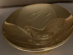 金メッキ　盃　鶏　箱なし付属品の皿立てあり　盃本体のみ　24KGP