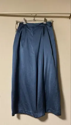 ナチュラルビューティーベーシック スカート ブルー サテン