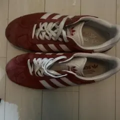 adidas gazelle赤