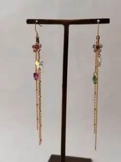 フラワーと蝶のクリスタル ゴールドフリンジ ピアス☆アシンメトリー