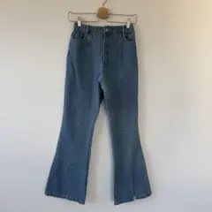 スリット入り フレアデニムパンツ
