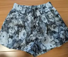 花柄ショートパンツ（グレー系）のサムネイル