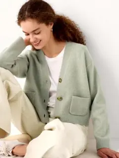 新品　UNIQLO ユニクロ　スフレヤーンVネックショートカーディガン