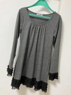 長袖トップス　グレー　フリル付き　ナイスクラップ　アース　ユニクロ風