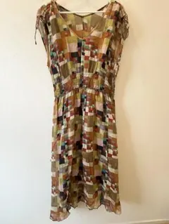 美品 シビラ マルチカラーシャーリングワンピース シルク混 シアー素材 Lサイズ