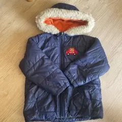 ネイビーのファー付きダウンコート