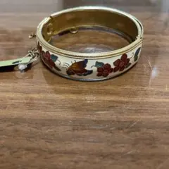 蝶と花の装飾 バングル　レディース　七宝焼風　ヴィンテージ
