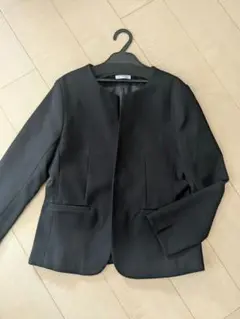 美品ブラック ノーカラージャケット