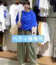 美品 niko and⋯フロントシャーリングフレアTシャツ ブルー M
