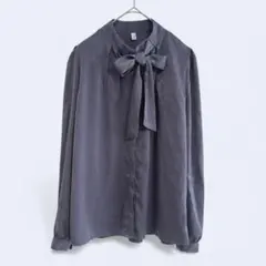 グレーブラウス