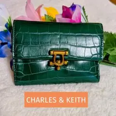 CHARLES & KEITH 三つ折り財布 グリーン クロコ型押しのサムネイル