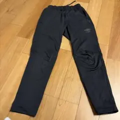 子供用140 umbro 黒 ロングパンツ ジッパーポケット付き