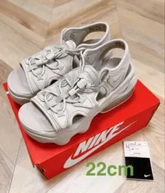 【美品】NIKE ナイキ エアマックスココ クリーム2 22cmのサムネイル