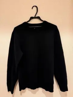 L ユニクロ 黒 クルーネックセーター