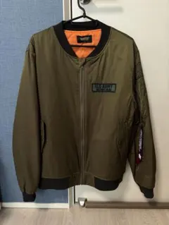 ブルゾン　カーキ×イエロー　カジュアル　オシャレ