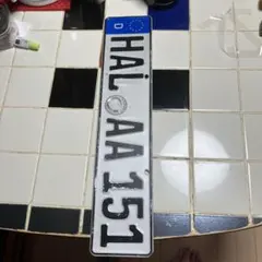 貴重！ドイツの車輛用ナンバープレート、ペアセット！中古品！！シール付きは本当に貴重です！！１ ヨーロッパ　ユーロ　ドイツ　ナンバープレート　ライセンスプレート　2枚セット