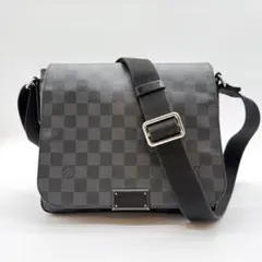 美品✨ルイヴィトン ディストリクト ダミエグラフィット ショルダーバッグのサムネイル
